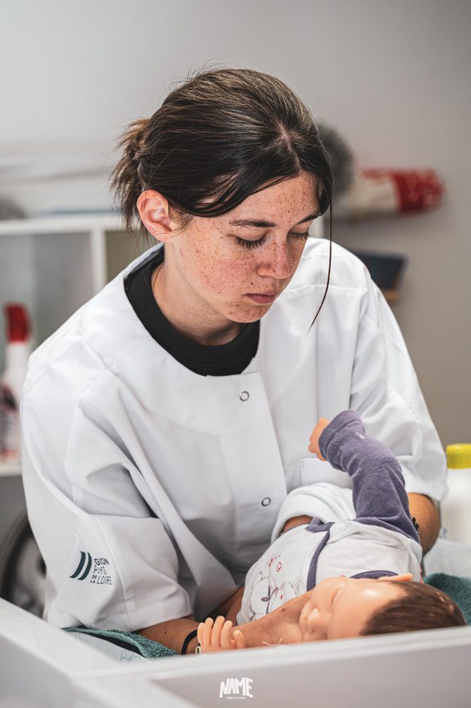 Infirmière soins nourrisson formation