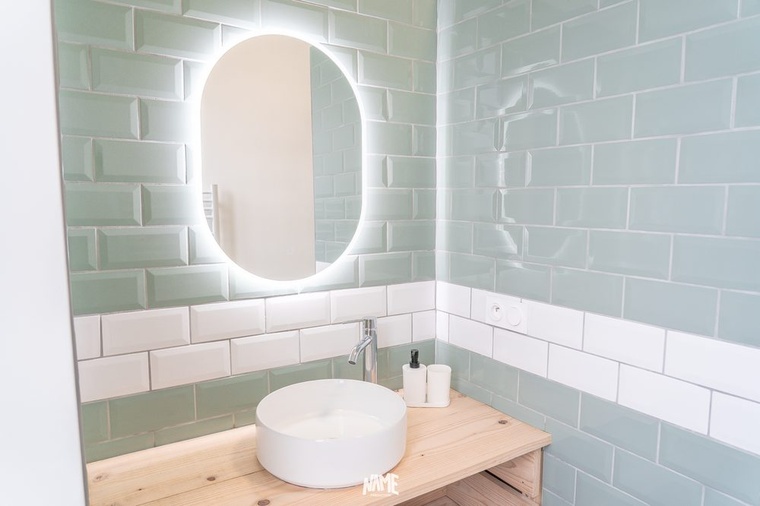 Salle de bain carrelage miroir